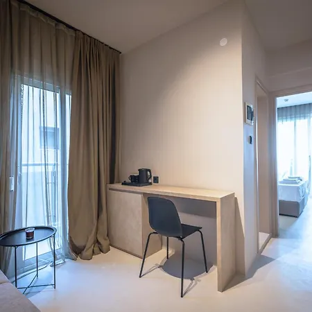 מלון Laki ניאה פלאגיה