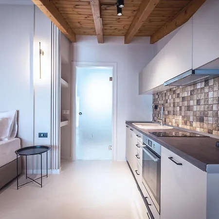 Laki ניאה פלאגיה