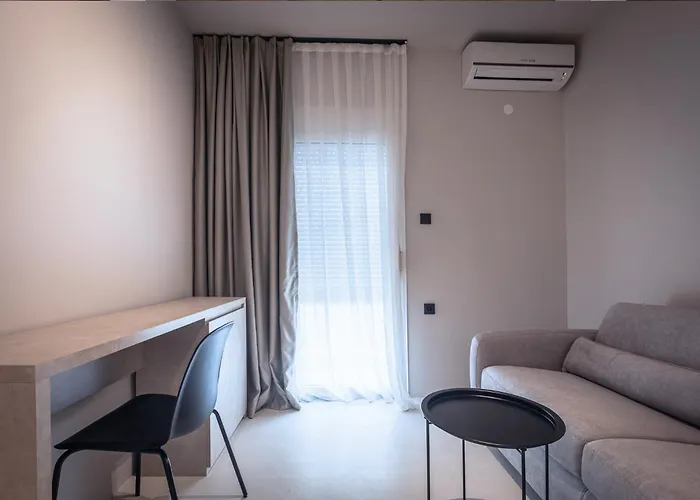 Laki Otel Nea Plagia