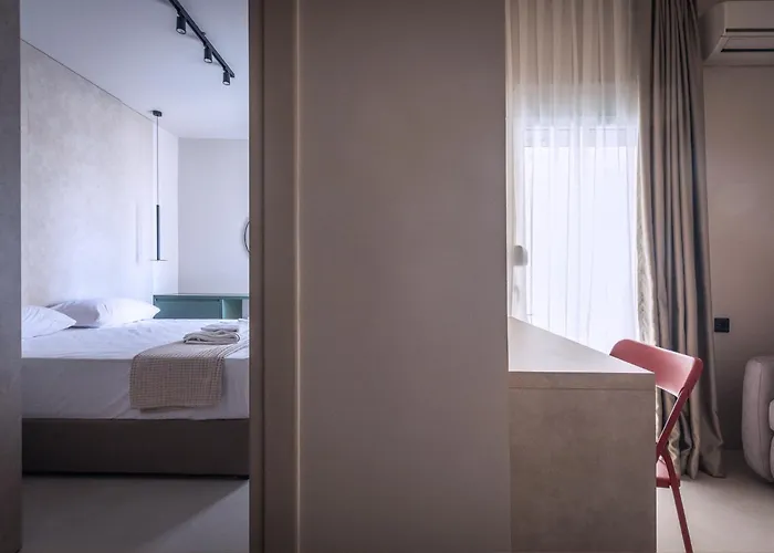 Laki Otel Nea Plagia
